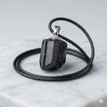 Fekete turmalin medál nyers ásvány nyaklánc negatív energiák ellen | WhiteAngel Spiritual